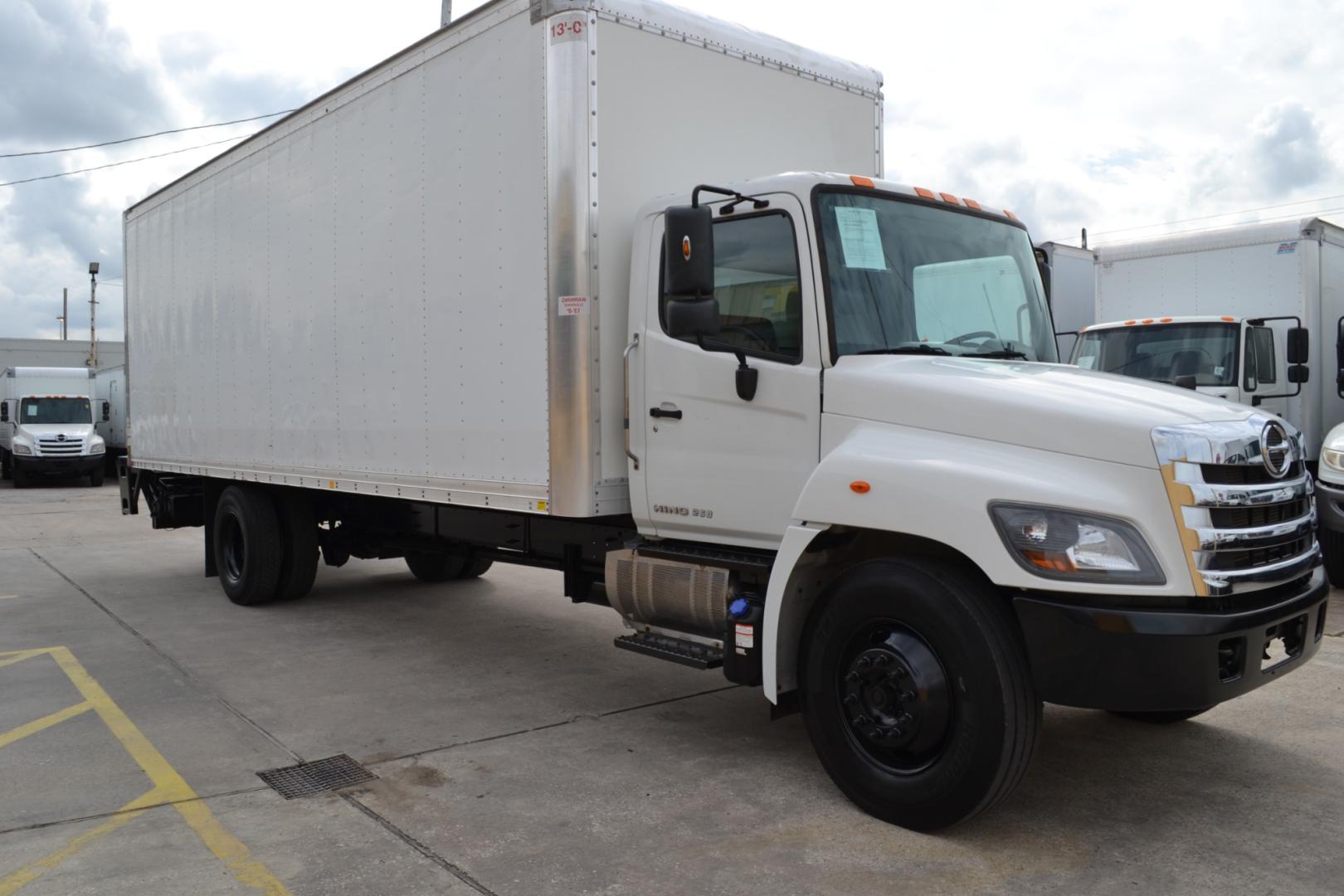 2020 WHITE /BLACK HINO 268 with an JO8E-WU 8.0L 230HP engine, ALLISON 2200HS AUTOMATIC transmission, located at 9172 North Fwy, Houston, TX, 77037, (713) 910-6868, 29.887470, -95.411903 - 25,950LB GVWR NON CDL, 26FT BOX, 13FT CLEARANCE, HEIGHT 103" X WIDTH 102", 2,500LB LIFT GATE, 95 GALLON FUEL TANK, SPRING RIDE, COLD A/C - Photo#2